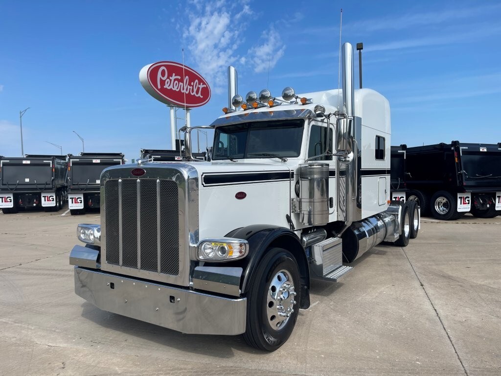 2023 PETERBILT 389 in Strafford, MO