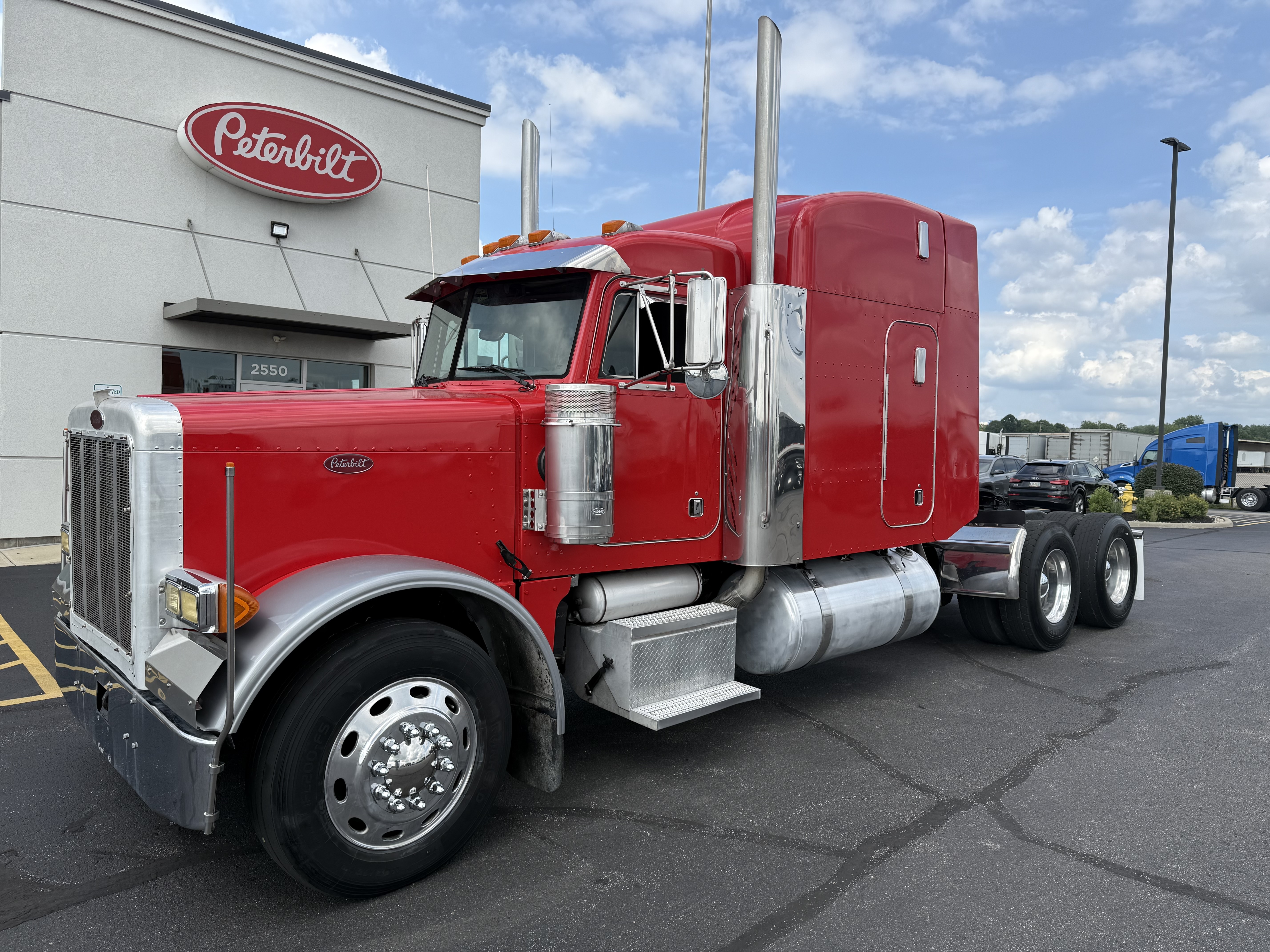 2000 PETERBILT 379 in Cincinnati, OH