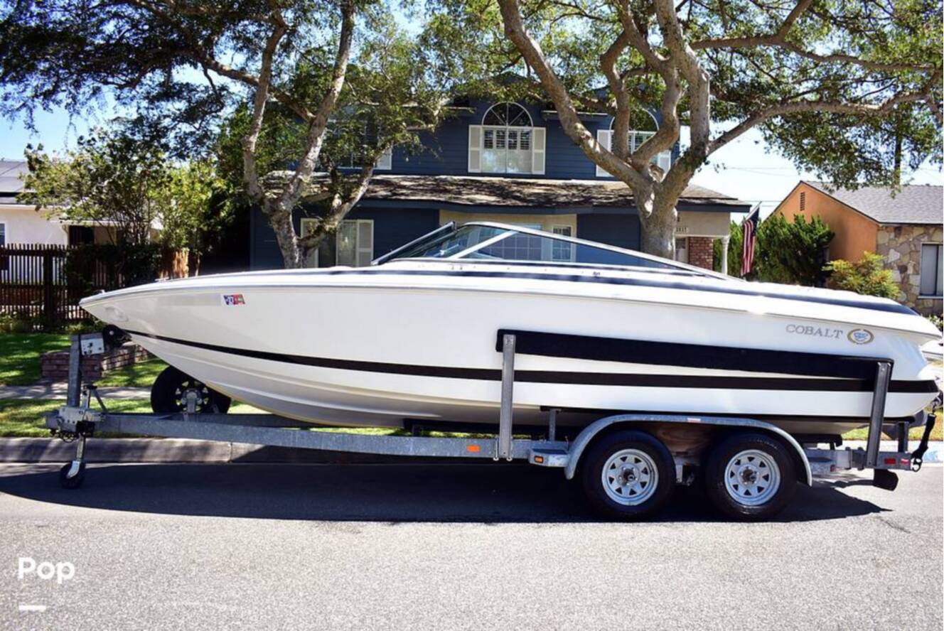 A photo of this 2001 Cobalt 226