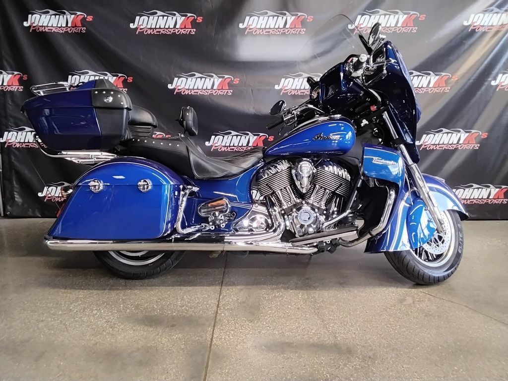 2017 Indian Motorcycle® Roadmaster® Icon Blue Sapphire & Brilliant Blue BASE in Burbank, OH