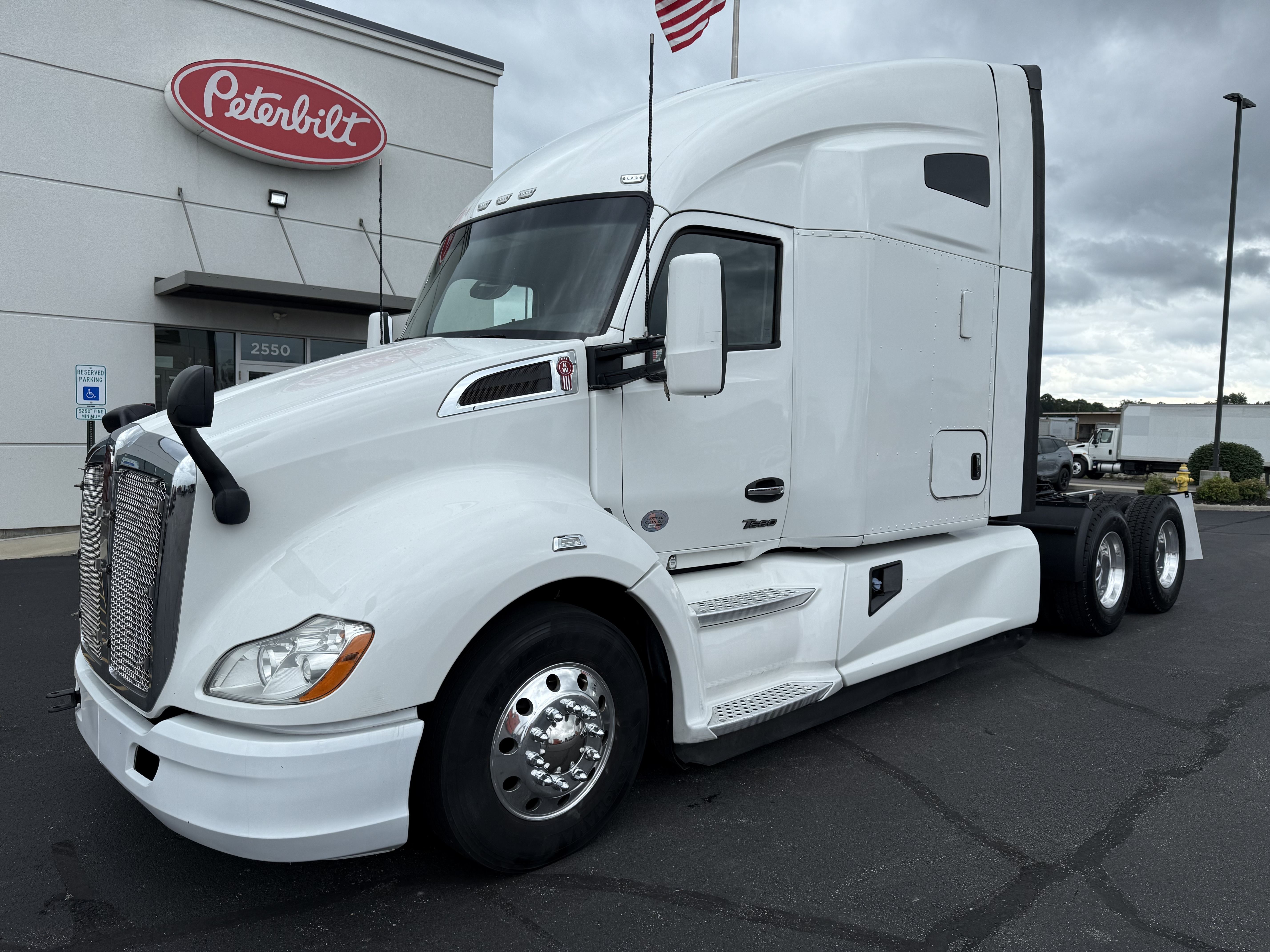 2022 KENWORTH T680 in Cincinnati, OH