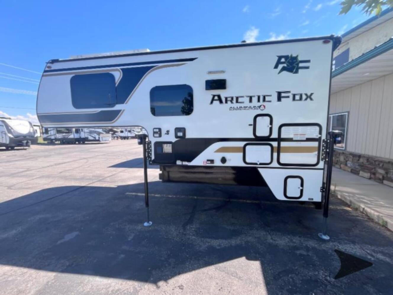 A photo of this 2027 Northwood Arctic Fox 811