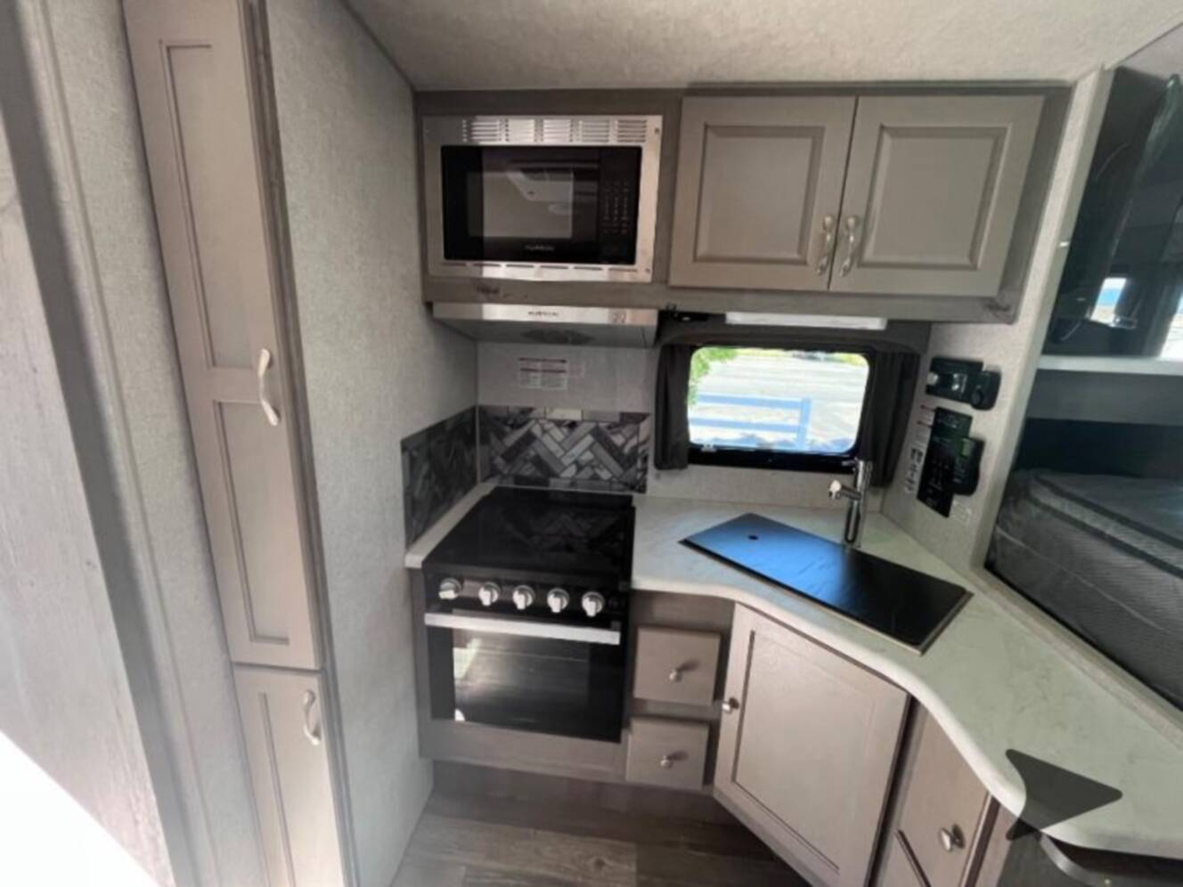 A photo of this 2027 Northwood Arctic Fox 811