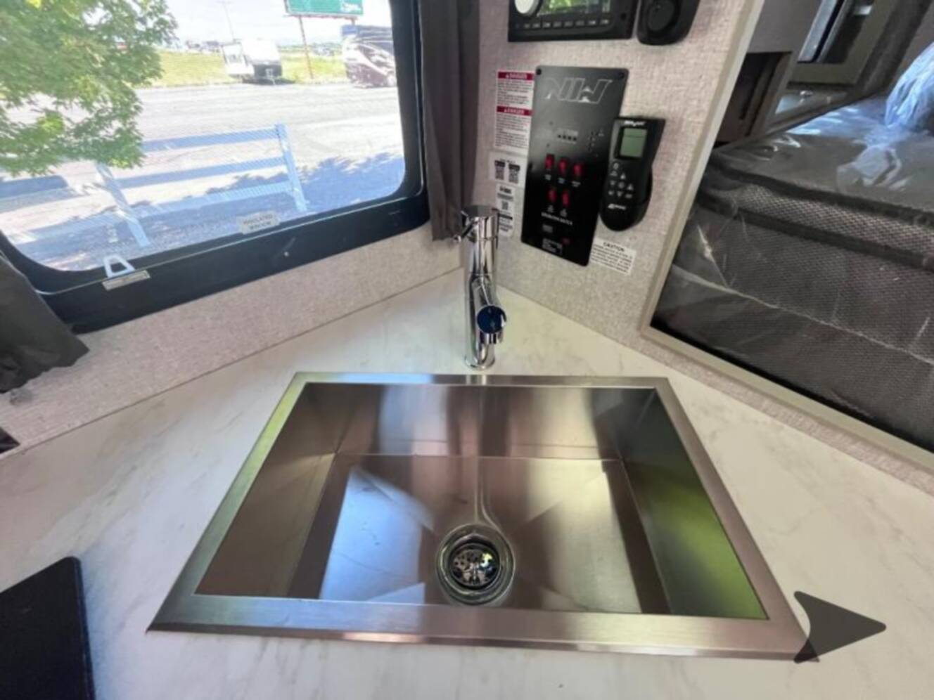 A photo of this 2027 Northwood Arctic Fox 811