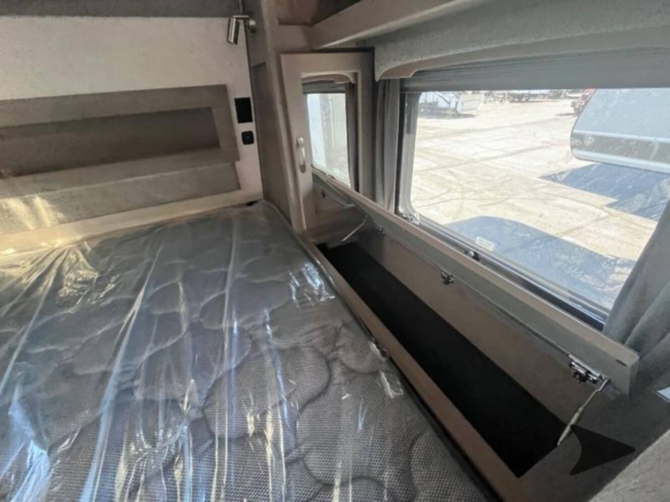 A photo of this 2027 Northwood Arctic Fox 811