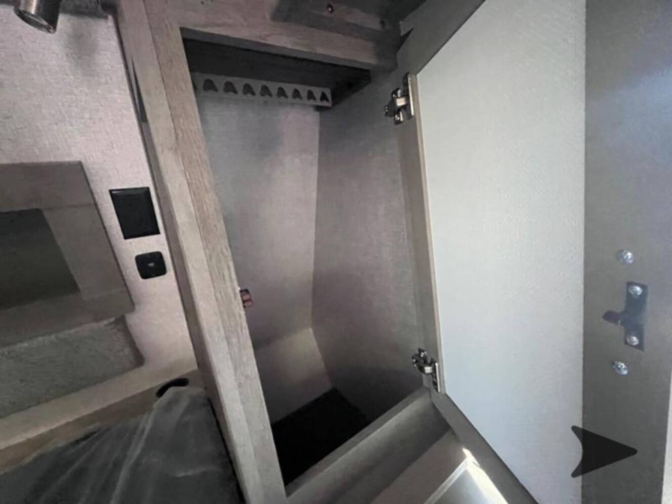 A photo of this 2027 Northwood Arctic Fox 811