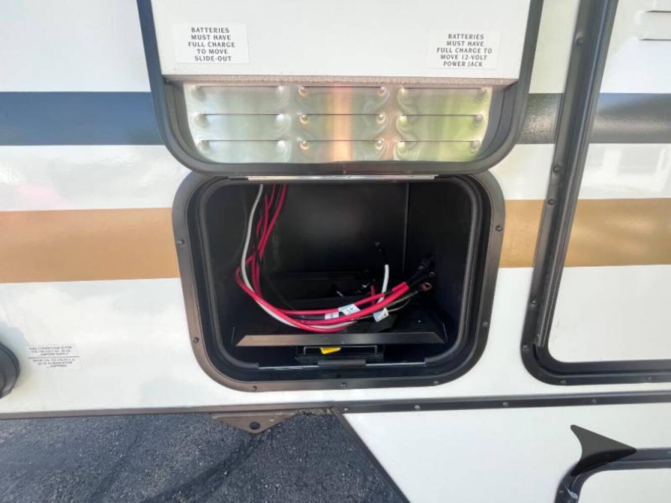A photo of this 2027 Northwood Arctic Fox 811