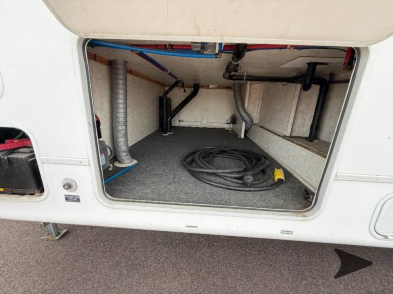 A photo of this 2004 Nuwa Champange 33 LKGT