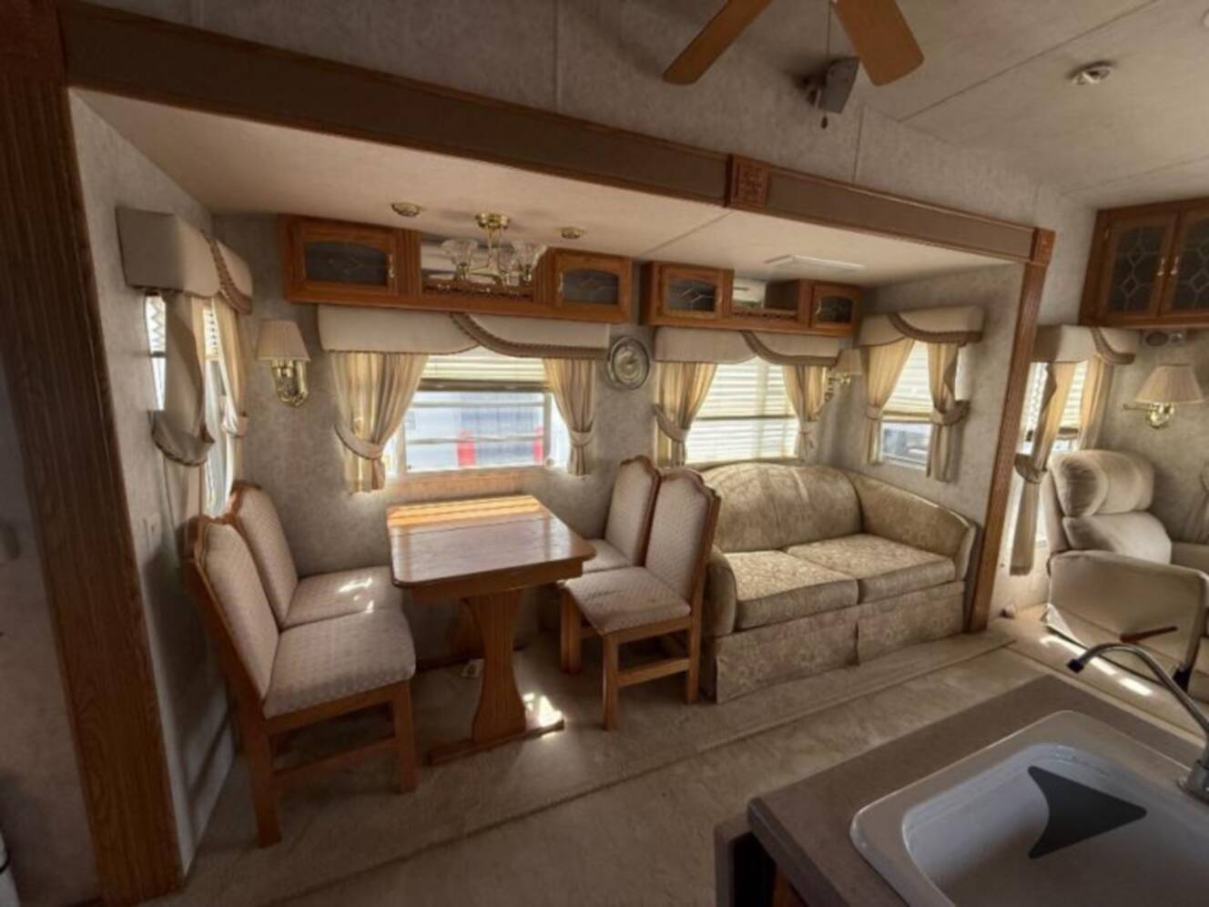 A photo of this 2004 Nuwa Champange 33 LKGT
