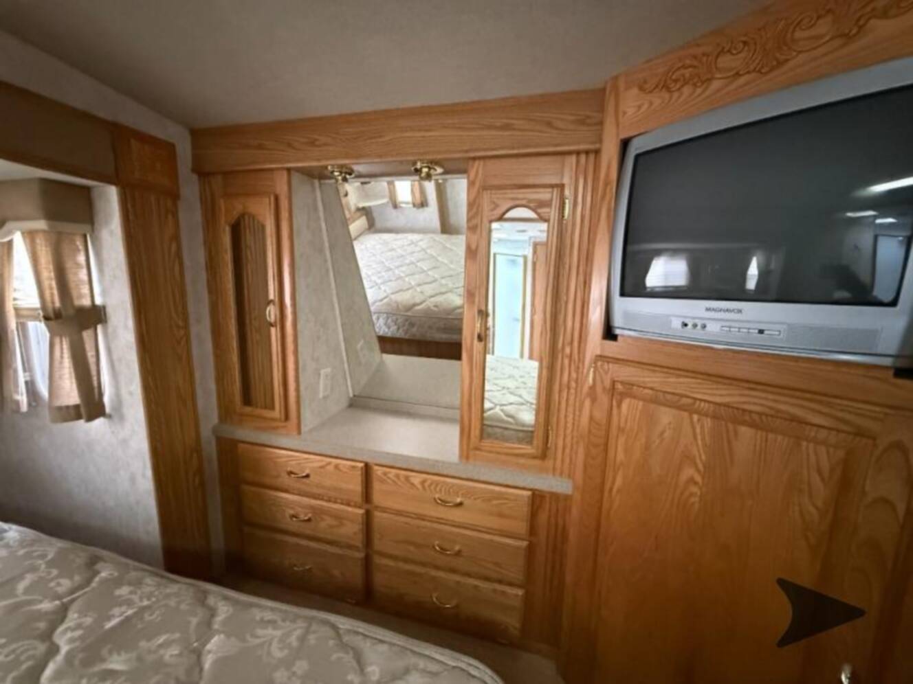 A photo of this 2004 Nuwa Champange 33 LKGT