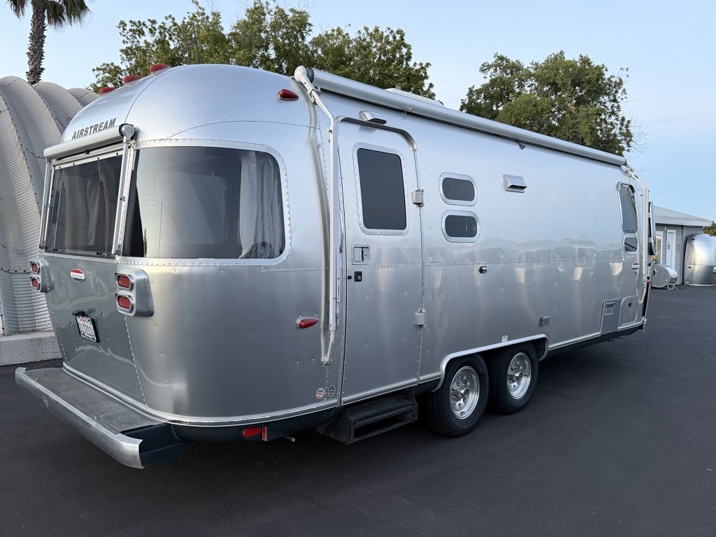 2008 Airstream INTERNATIONAL SIGNATURE 25FBQ in winters CA