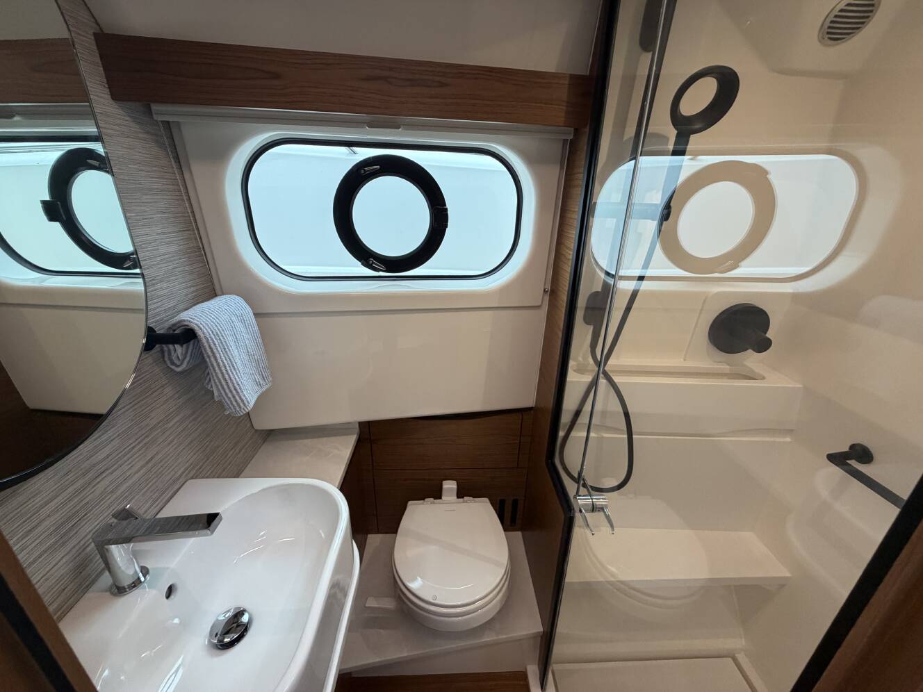 A photo of this 2027 Tiara Yachts 39 LS