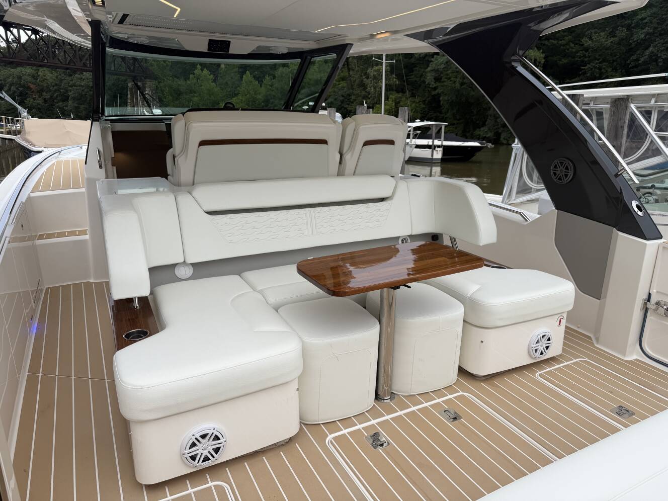 A photo of this 2027 Tiara Yachts 39 LS
