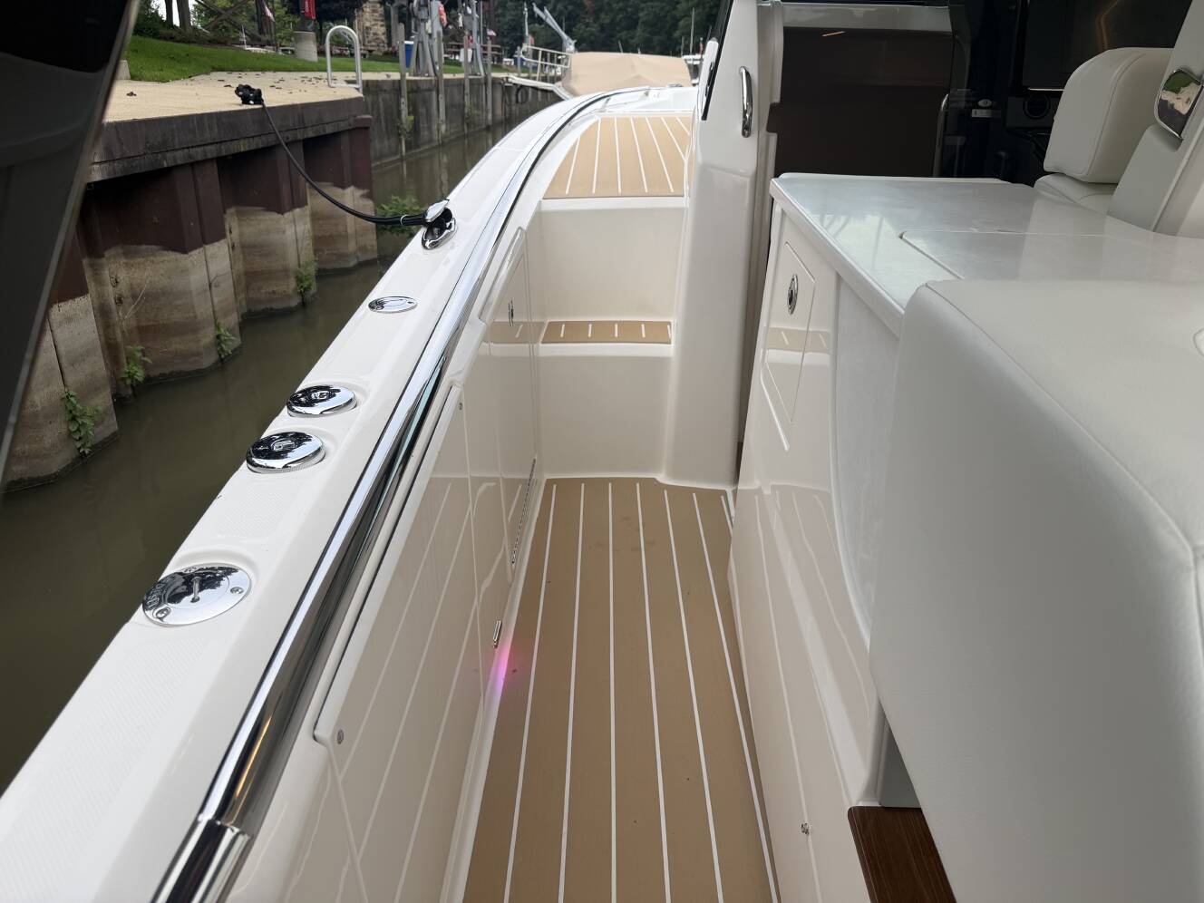 A photo of this 2027 Tiara Yachts 39 LS