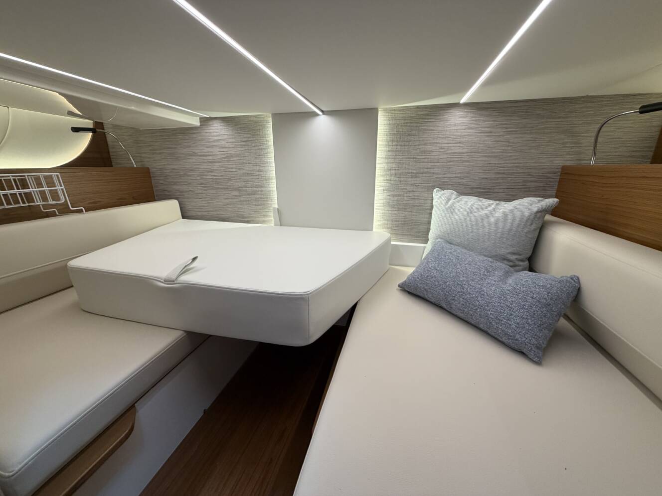 A photo of this 2027 Tiara Yachts 39 LS