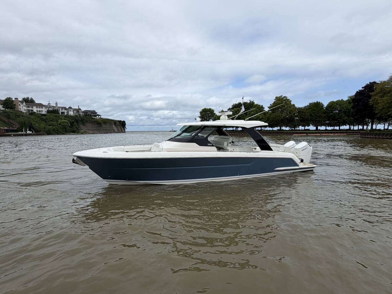 A photo of this 2027 Tiara Yachts 39 LS