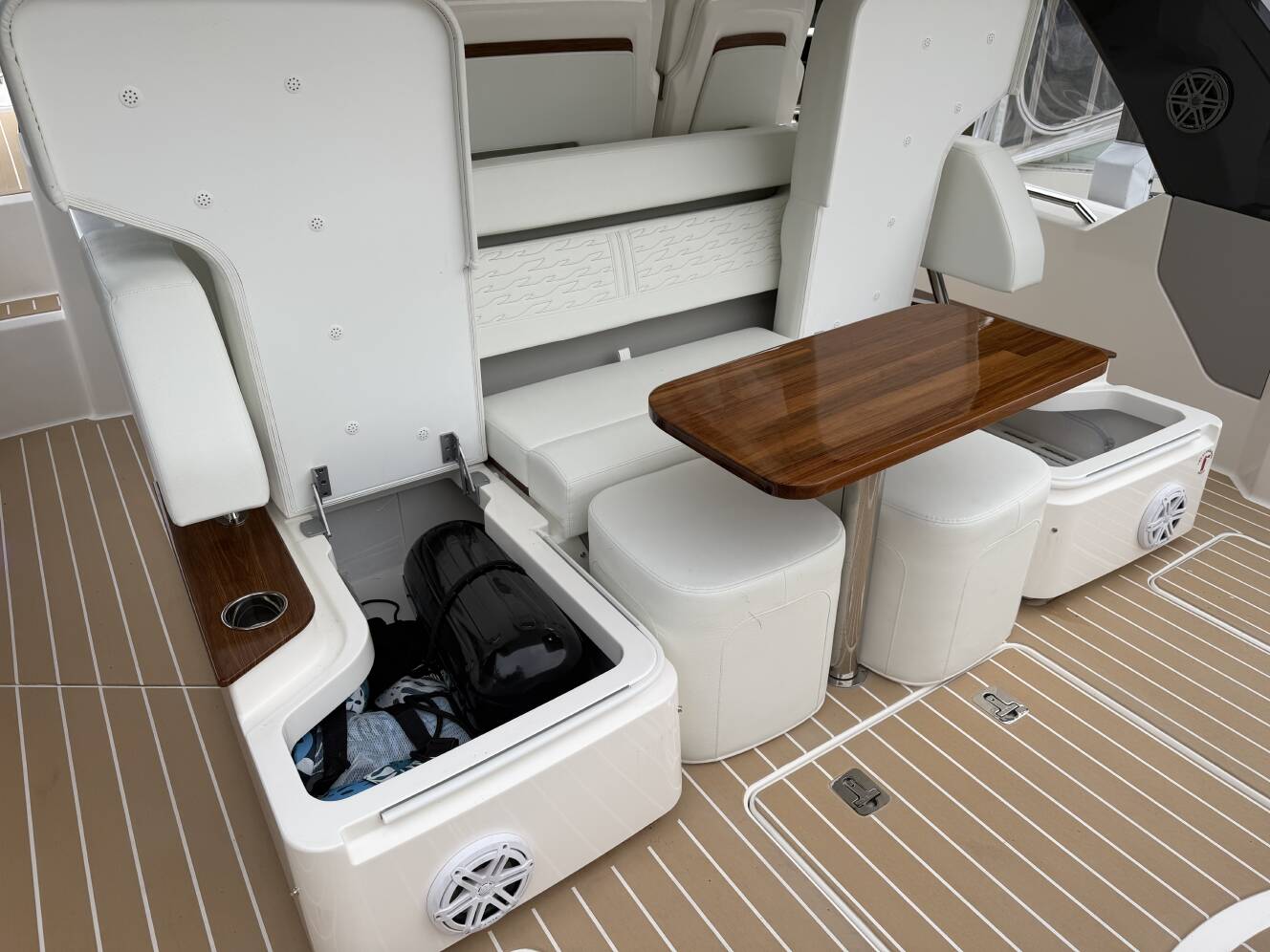 A photo of this 2027 Tiara Yachts 39 LS