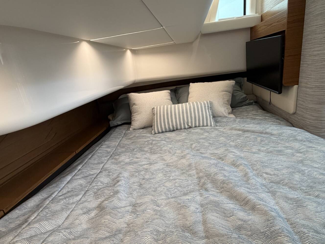 A photo of this 2027 Tiara Yachts 39 LS
