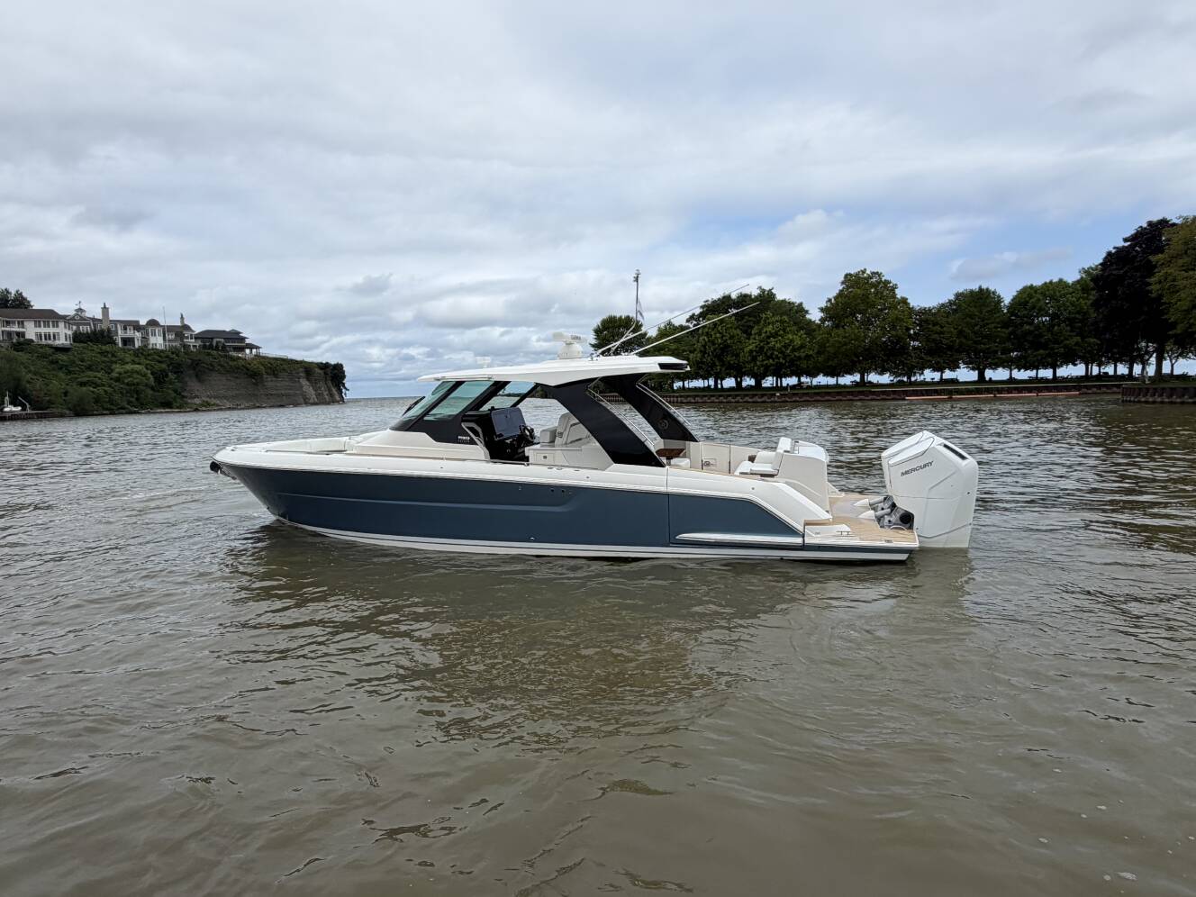 A photo of this 2027 Tiara Yachts 39 LS