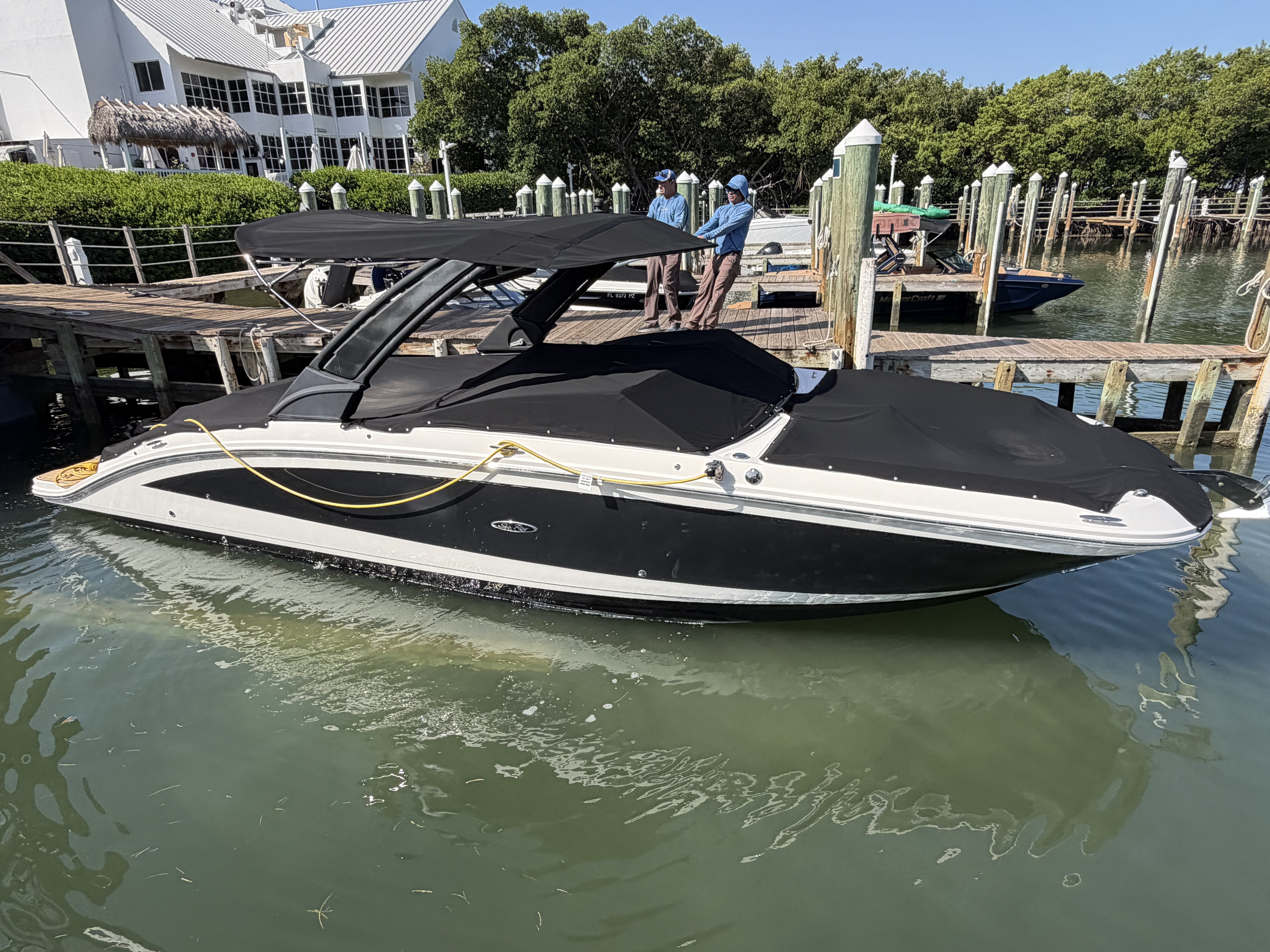 2021 Sea Ray 290 SDX 290 OUTBOARD in miami FL