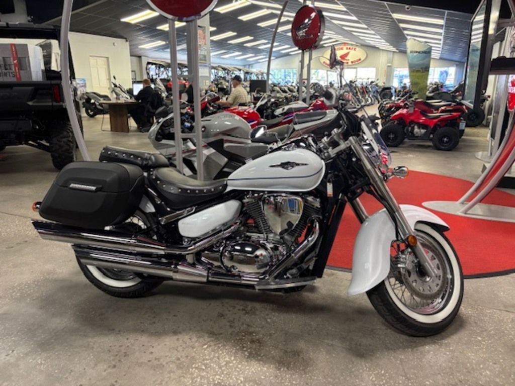 2025 Suzuki Boulevard C50T Special C50T in Wesley Chapel, FL