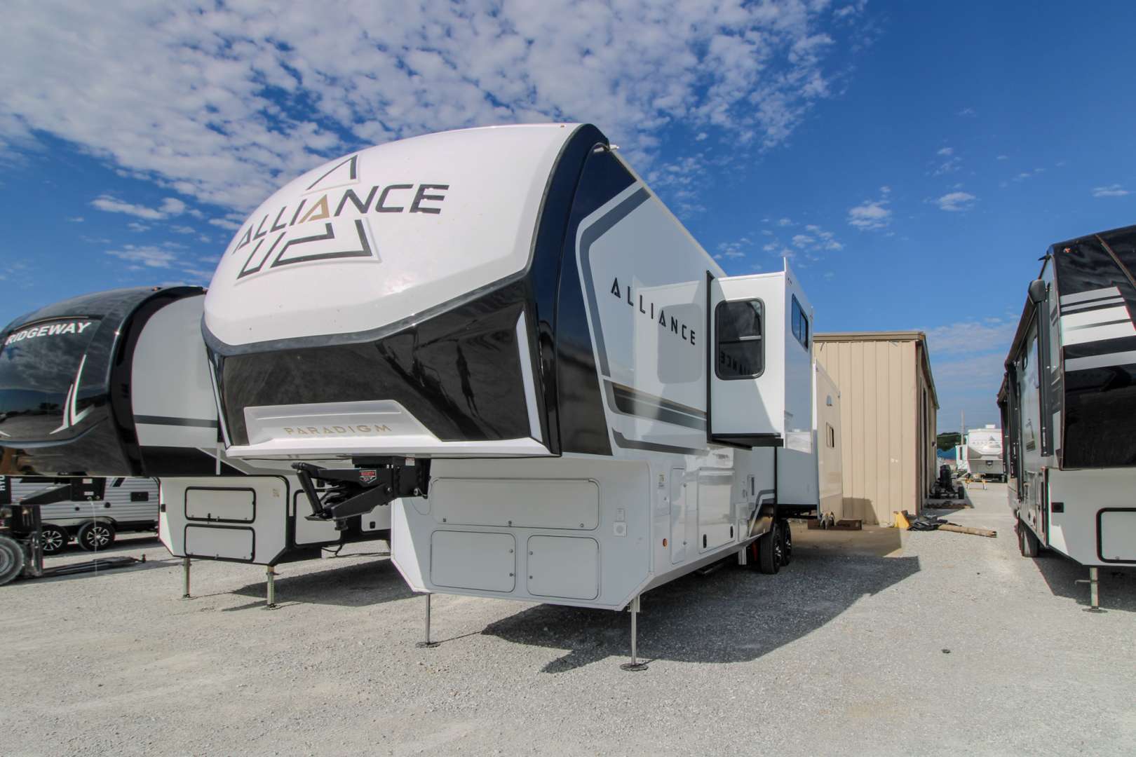 2027 Alliance Rv Paradigm 370FB in clinton MO