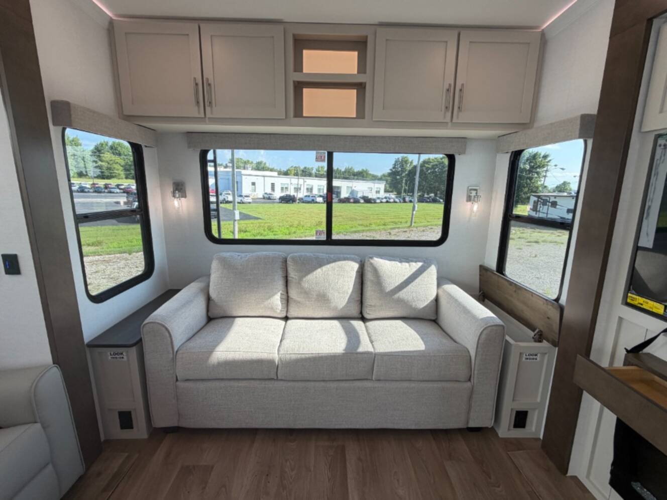 A photo of this 2027 Alliance Rv Avenue 32RLS