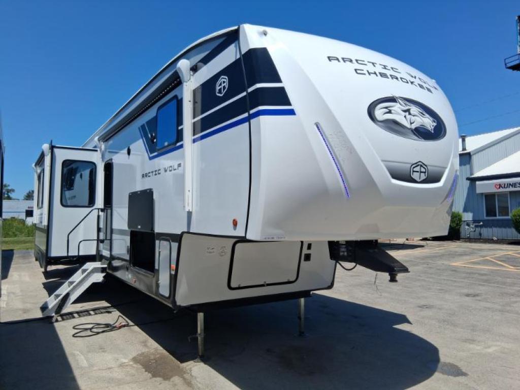 2027 Forest River Rv Cherokee Arctic Wolf 37LOFT in sterling heights MI
