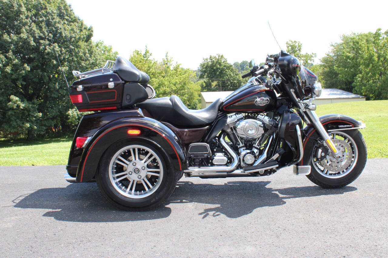 2011 Harley-Davidson TRI-GLIDE FLHTCUT ULTRA CLASSIC in Irwin, PA