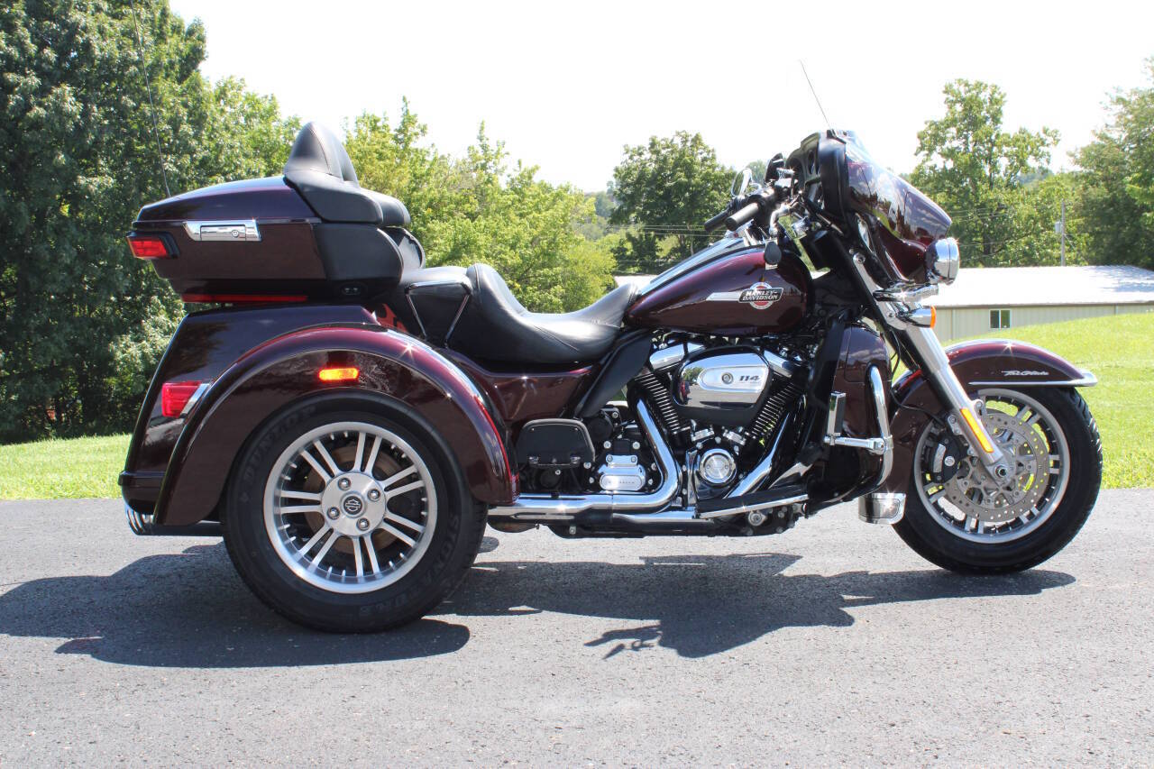 2022 Harbinger Motors TRI-GLIDE FLHTCUTG in Irwin, PA