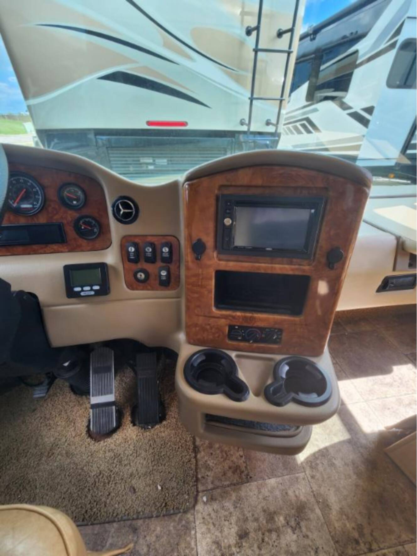 A photo of this 2013 Thor Motor Coach Palazzo 33.2