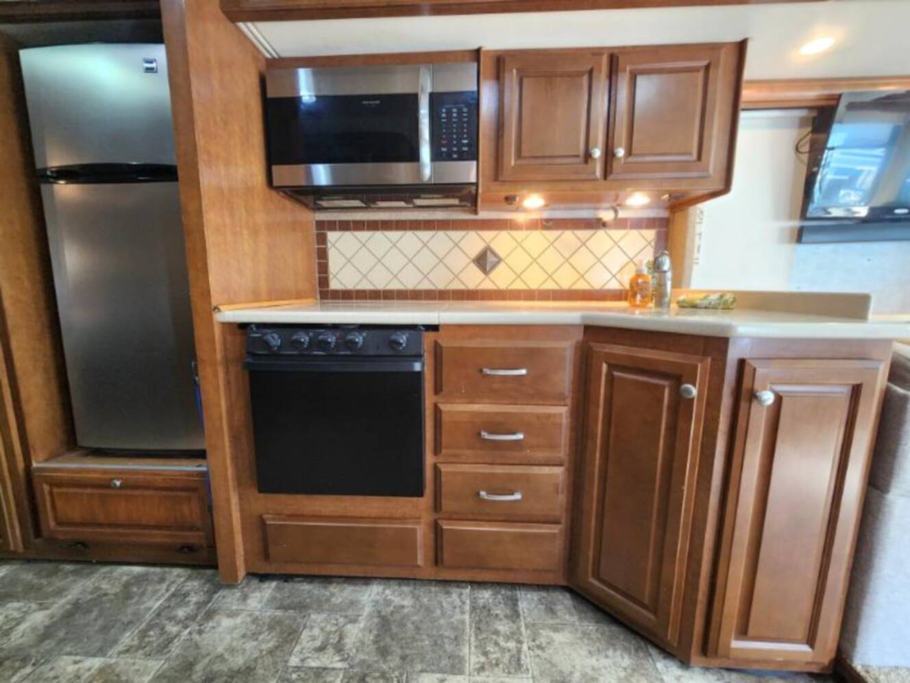 A photo of this 2013 Thor Motor Coach Palazzo 33.2