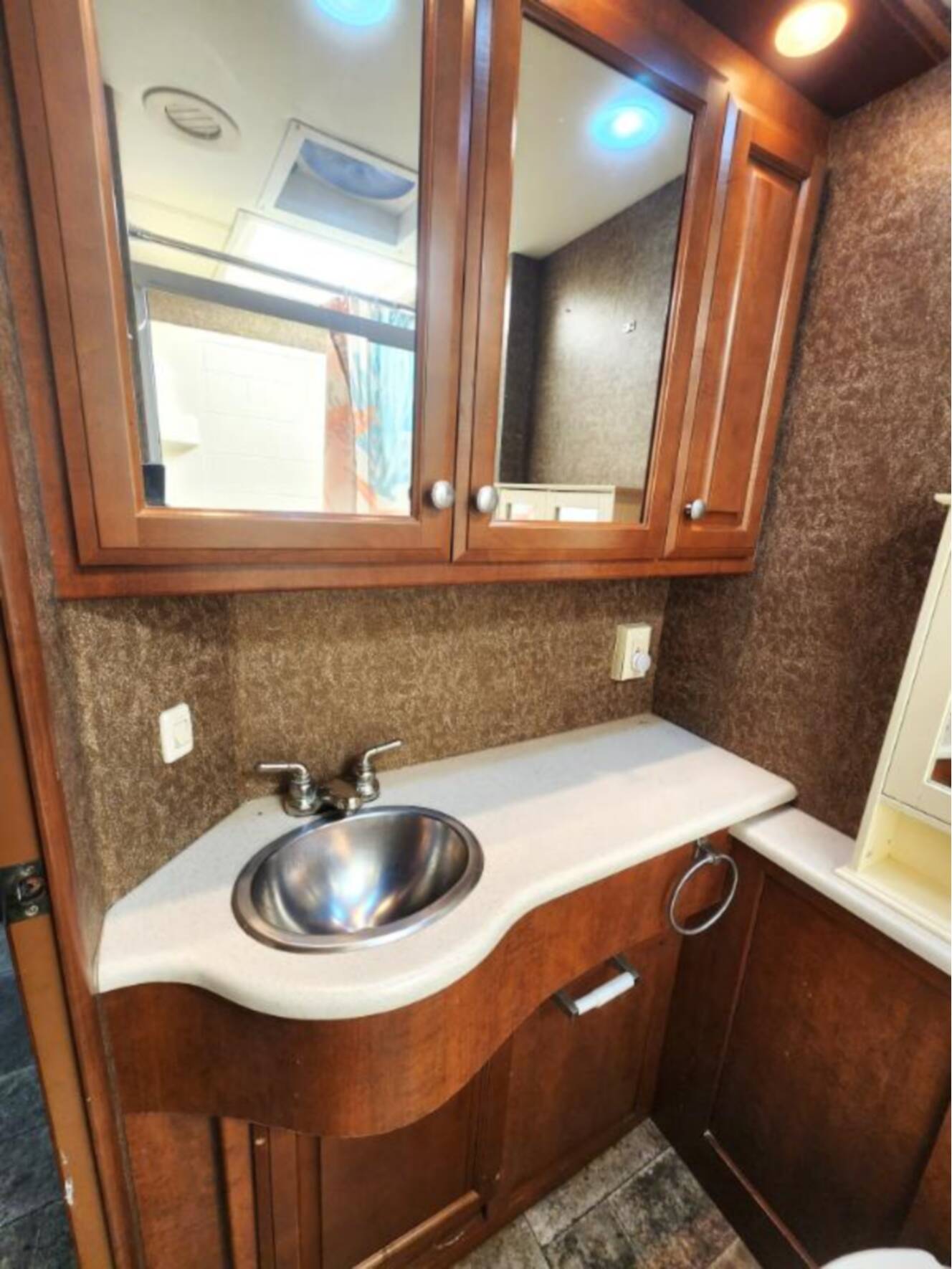 A photo of this 2013 Thor Motor Coach Palazzo 33.2
