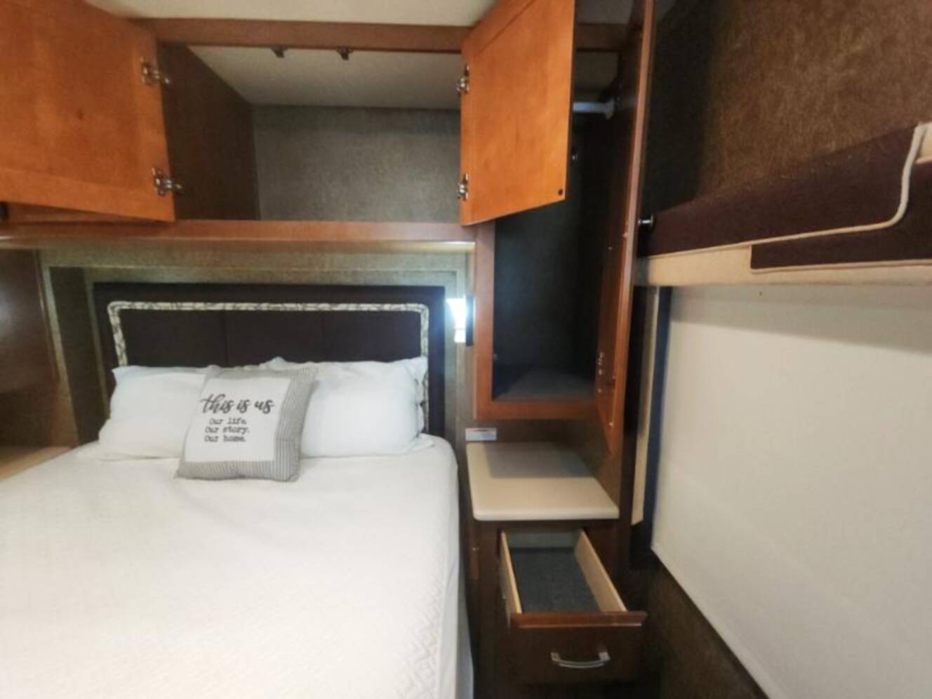 A photo of this 2013 Thor Motor Coach Palazzo 33.2