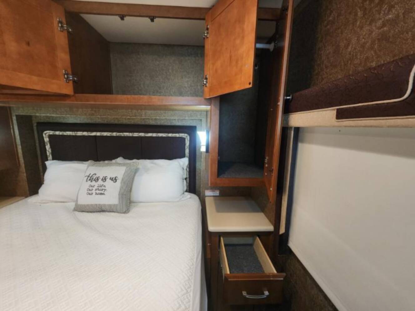 A photo of this 2013 Thor Motor Coach Palazzo 33.2