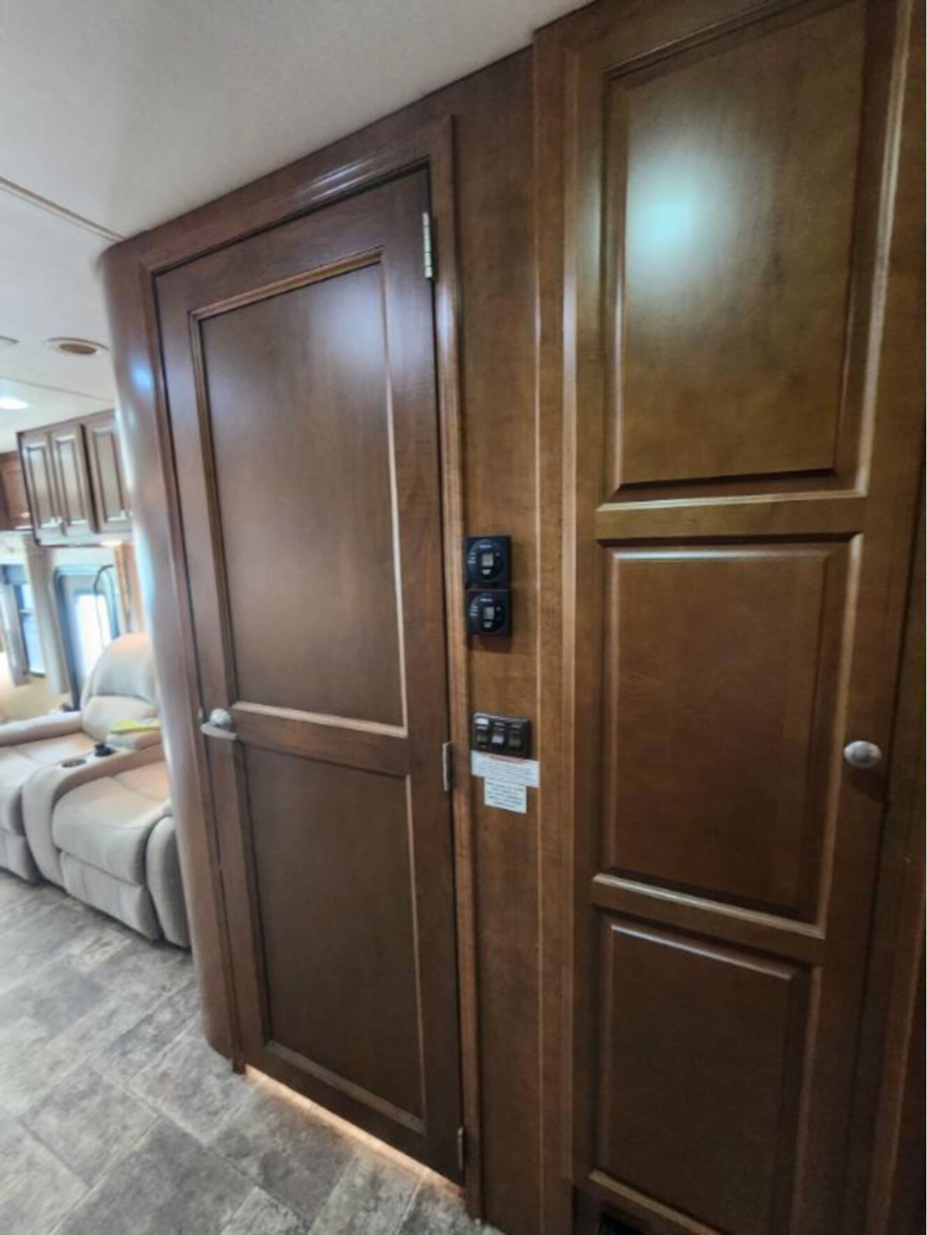 A photo of this 2013 Thor Motor Coach Palazzo 33.2