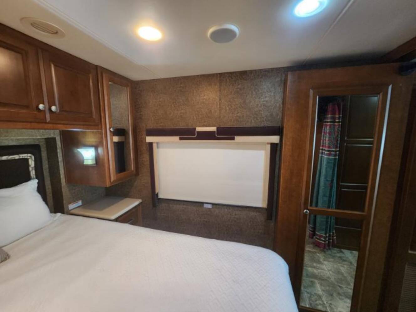 A photo of this 2013 Thor Motor Coach Palazzo 33.2