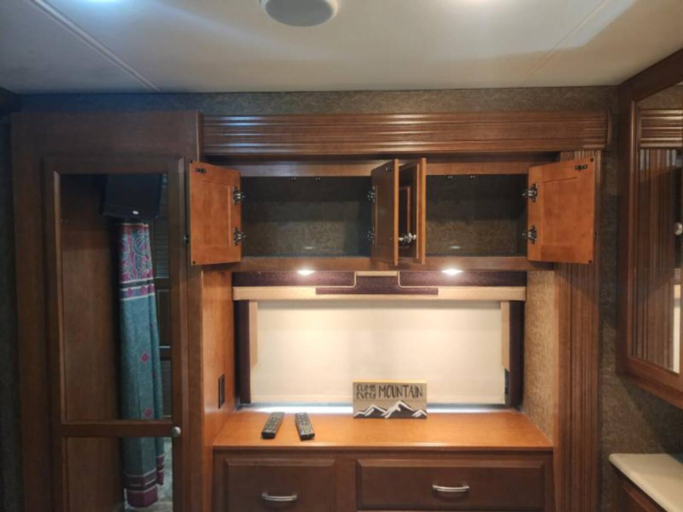A photo of this 2013 Thor Motor Coach Palazzo 33.2