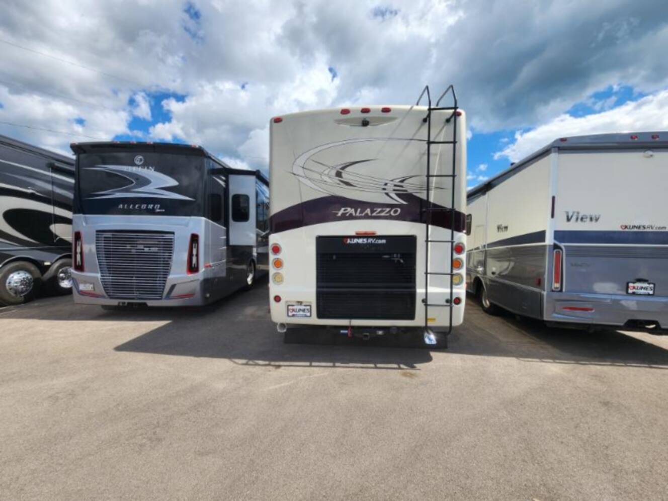 A photo of this 2013 Thor Motor Coach Palazzo 33.2