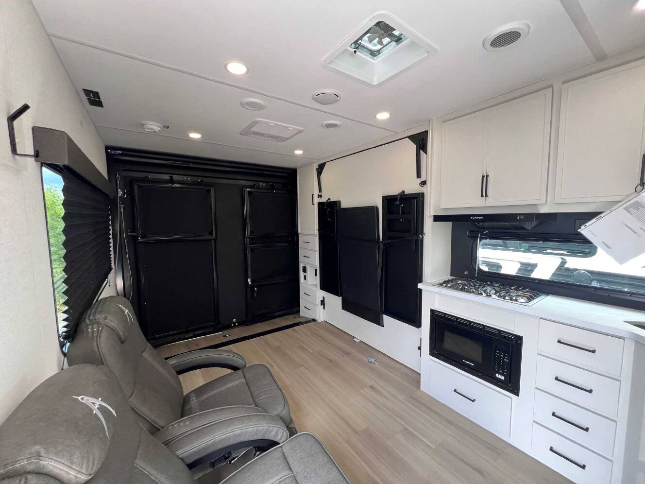 A photo of this 2027 Jayco Precept 34G