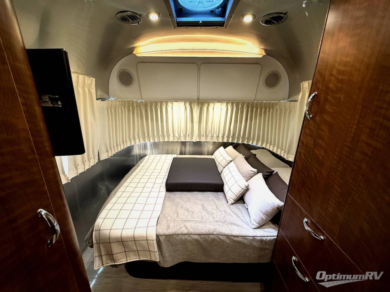 A photo of this 2021 Airstream Globetrotter 23FB