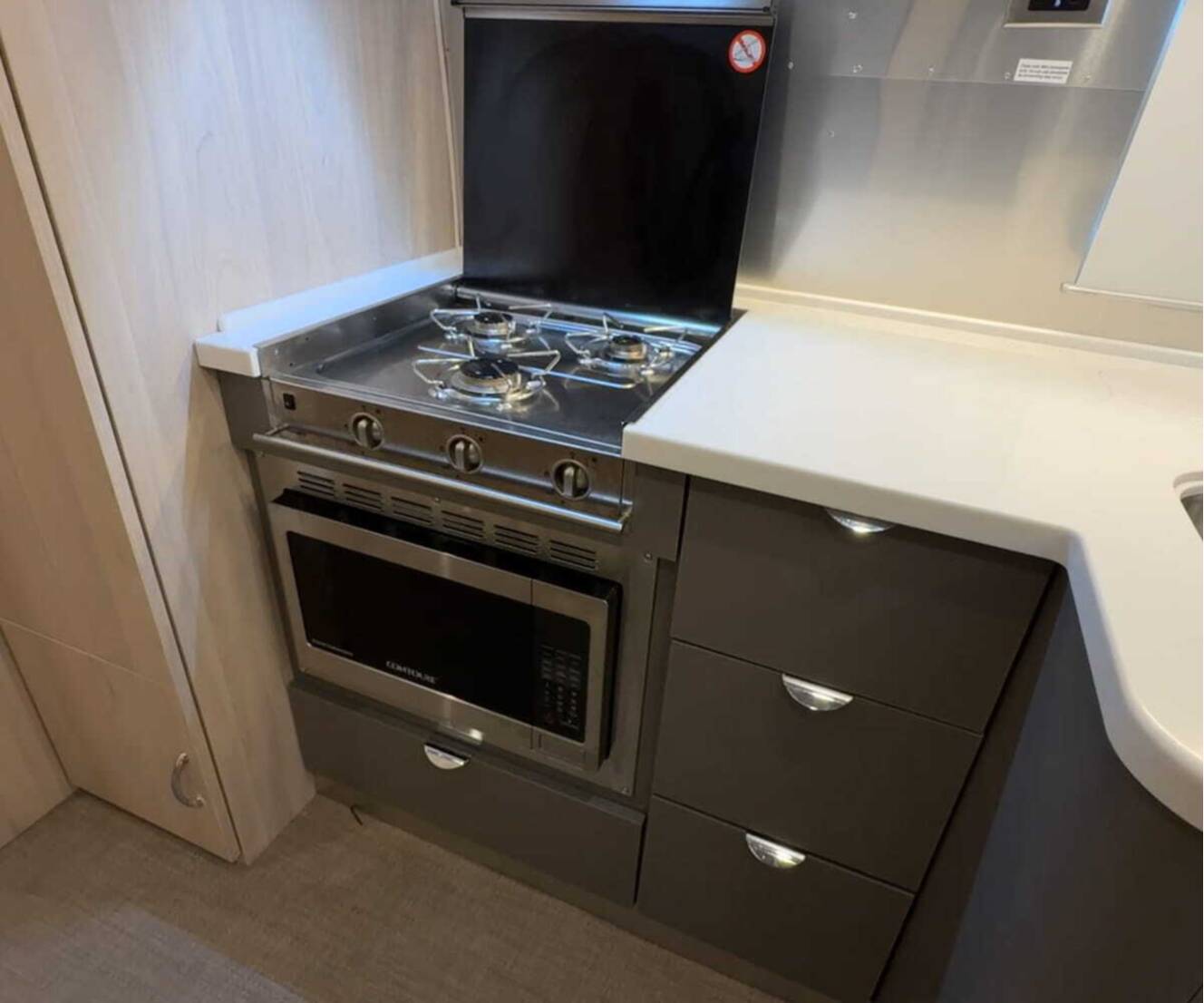 A photo of this 2022 Airstream Globetrotter 27FB Twin