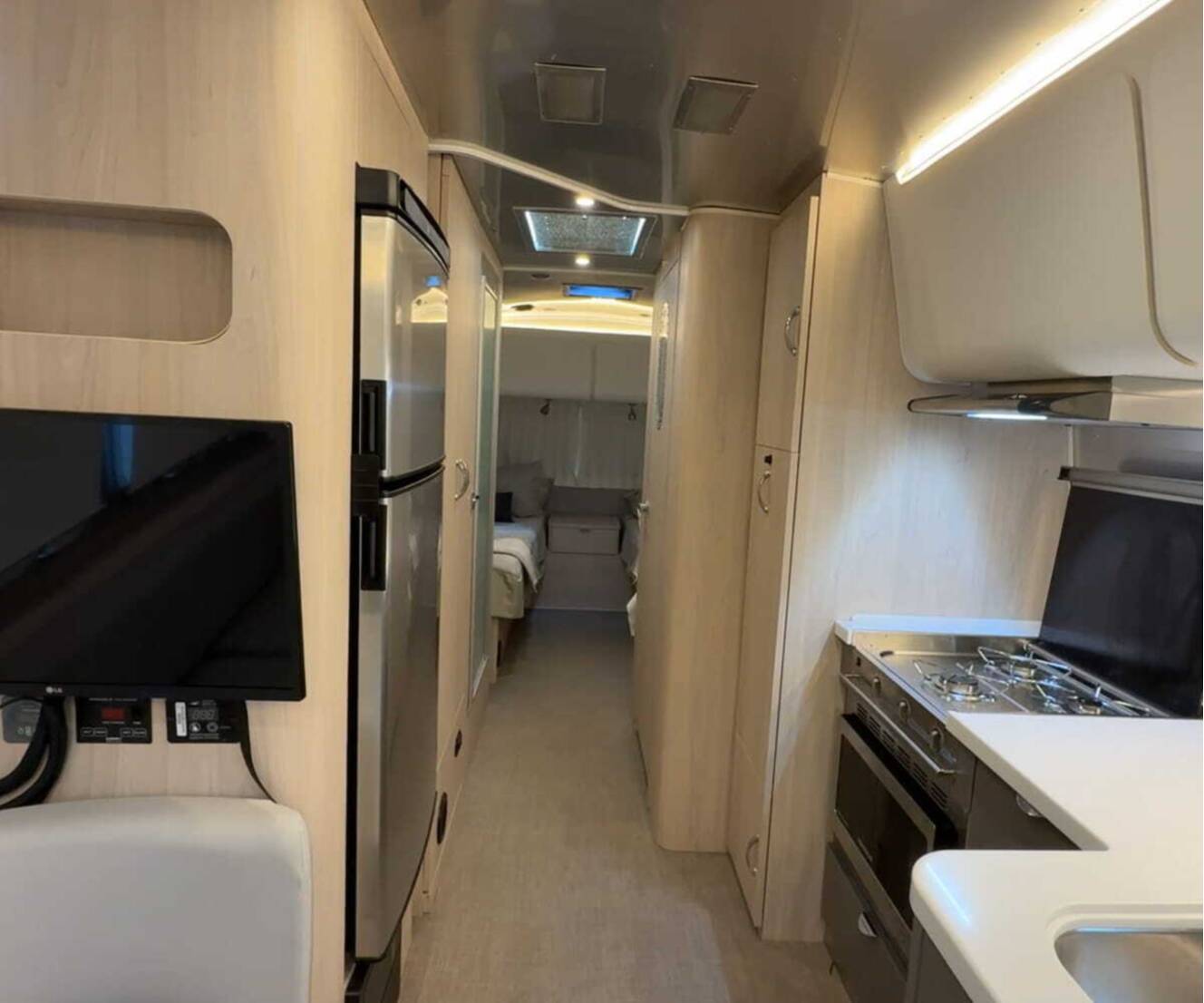 A photo of this 2022 Airstream Globetrotter 27FB Twin