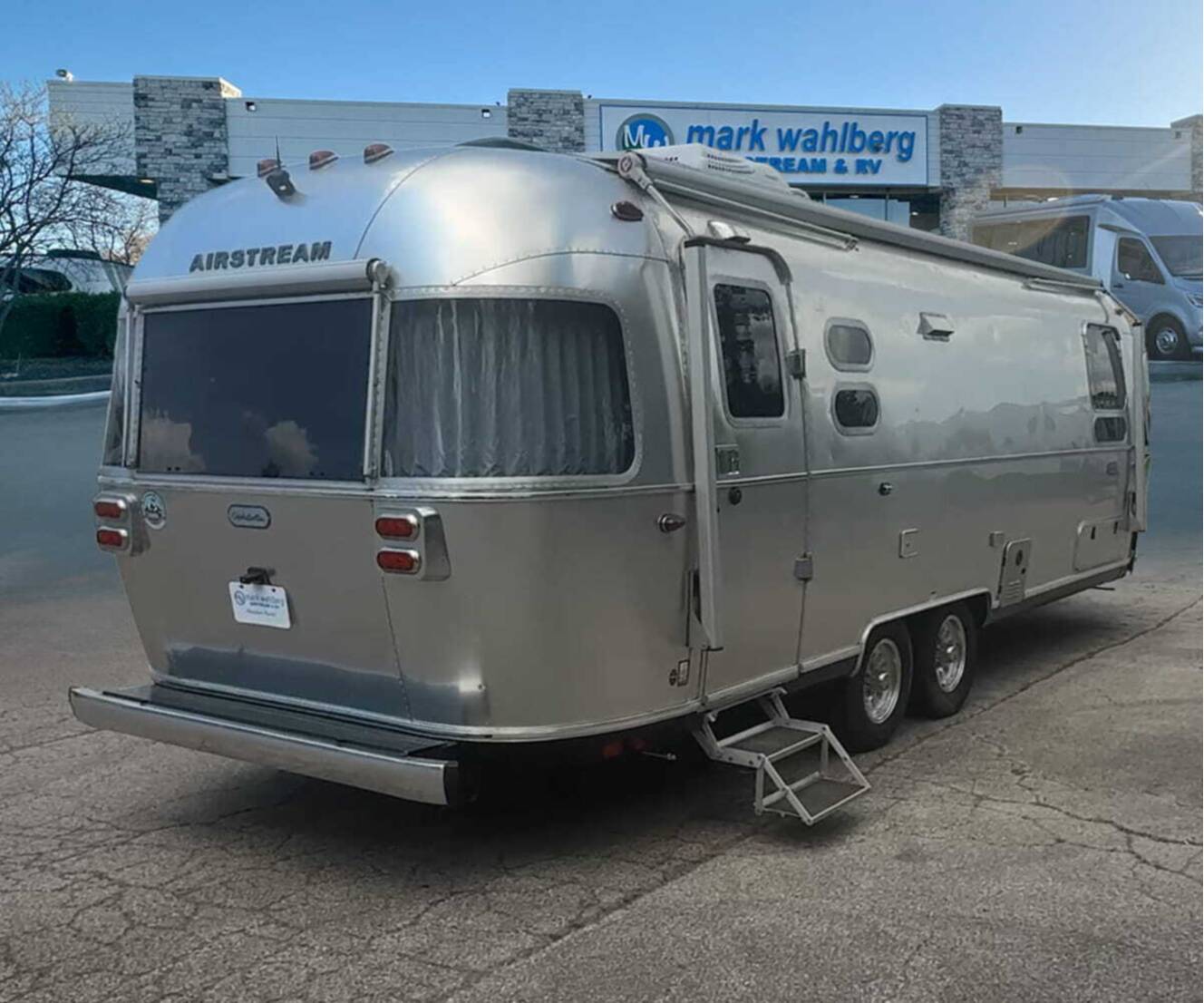 A photo of this 2022 Airstream Globetrotter 27FB Twin