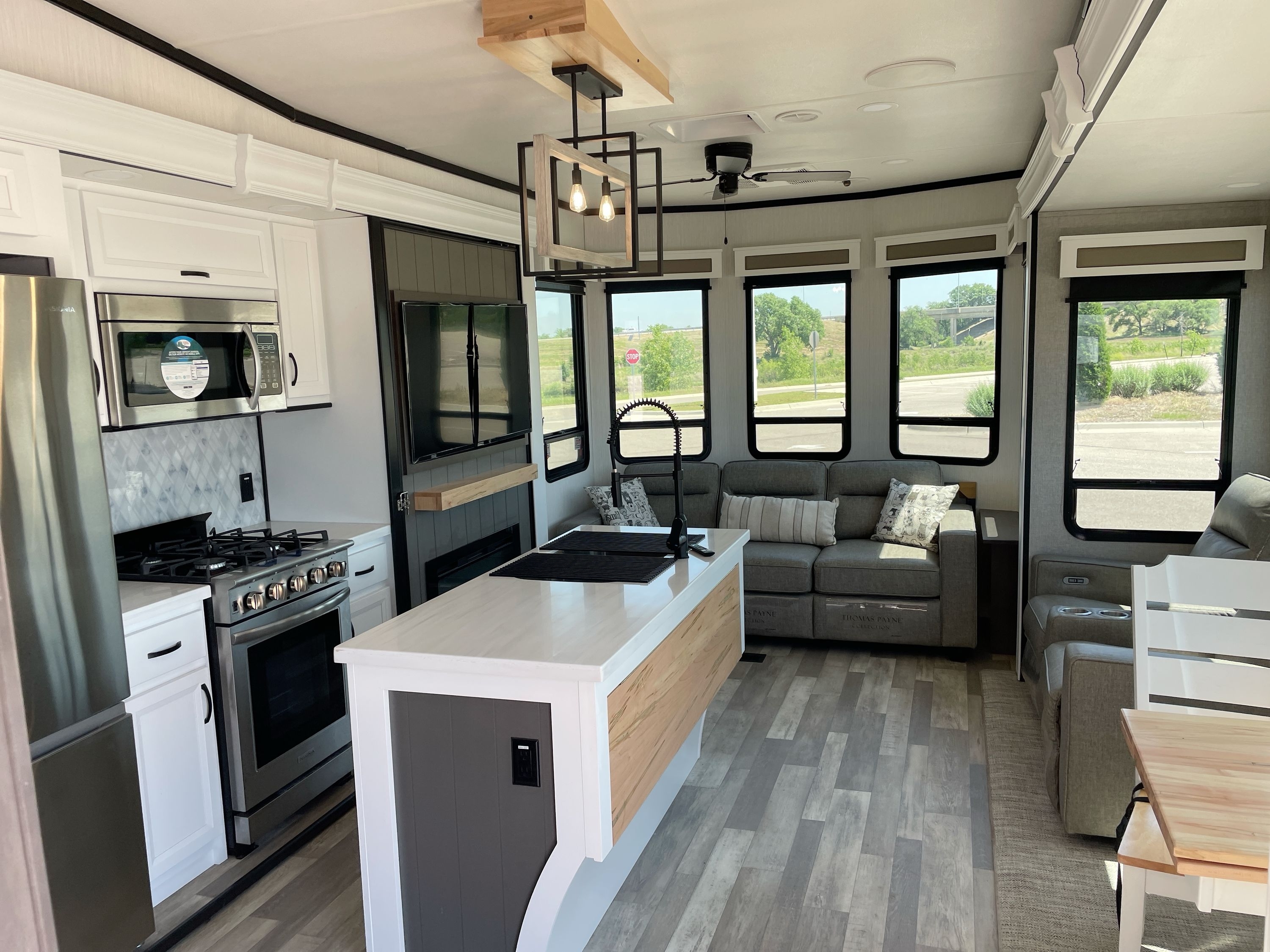 2023 Forest River CEDAR CREEK COTTAGE 40CDL in wichita KS