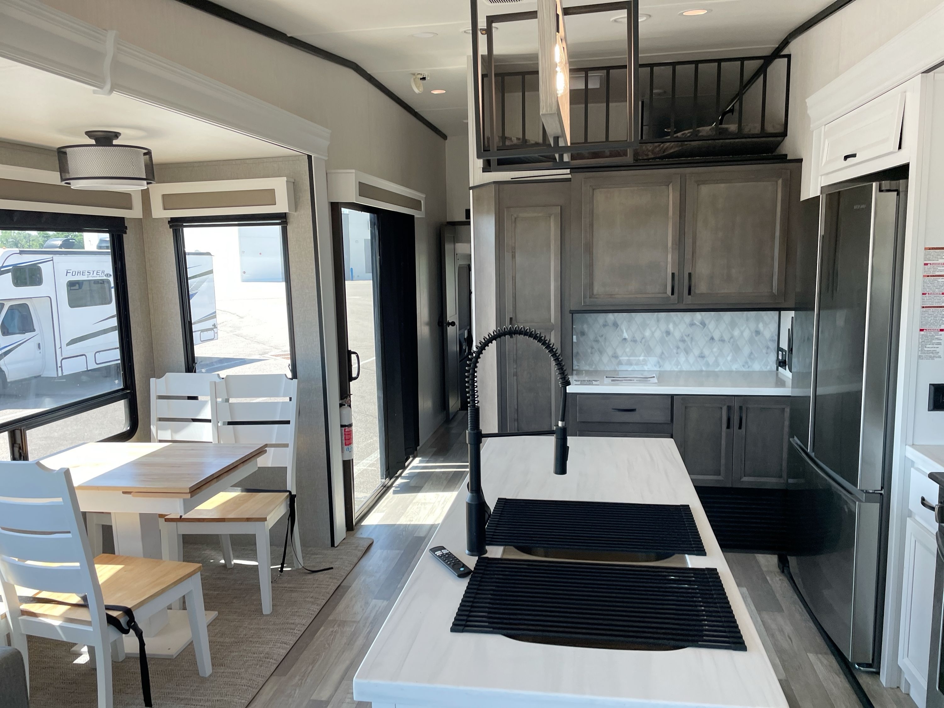 2023 Forest River CEDAR CREEK COTTAGE 40CDL in wichita KS