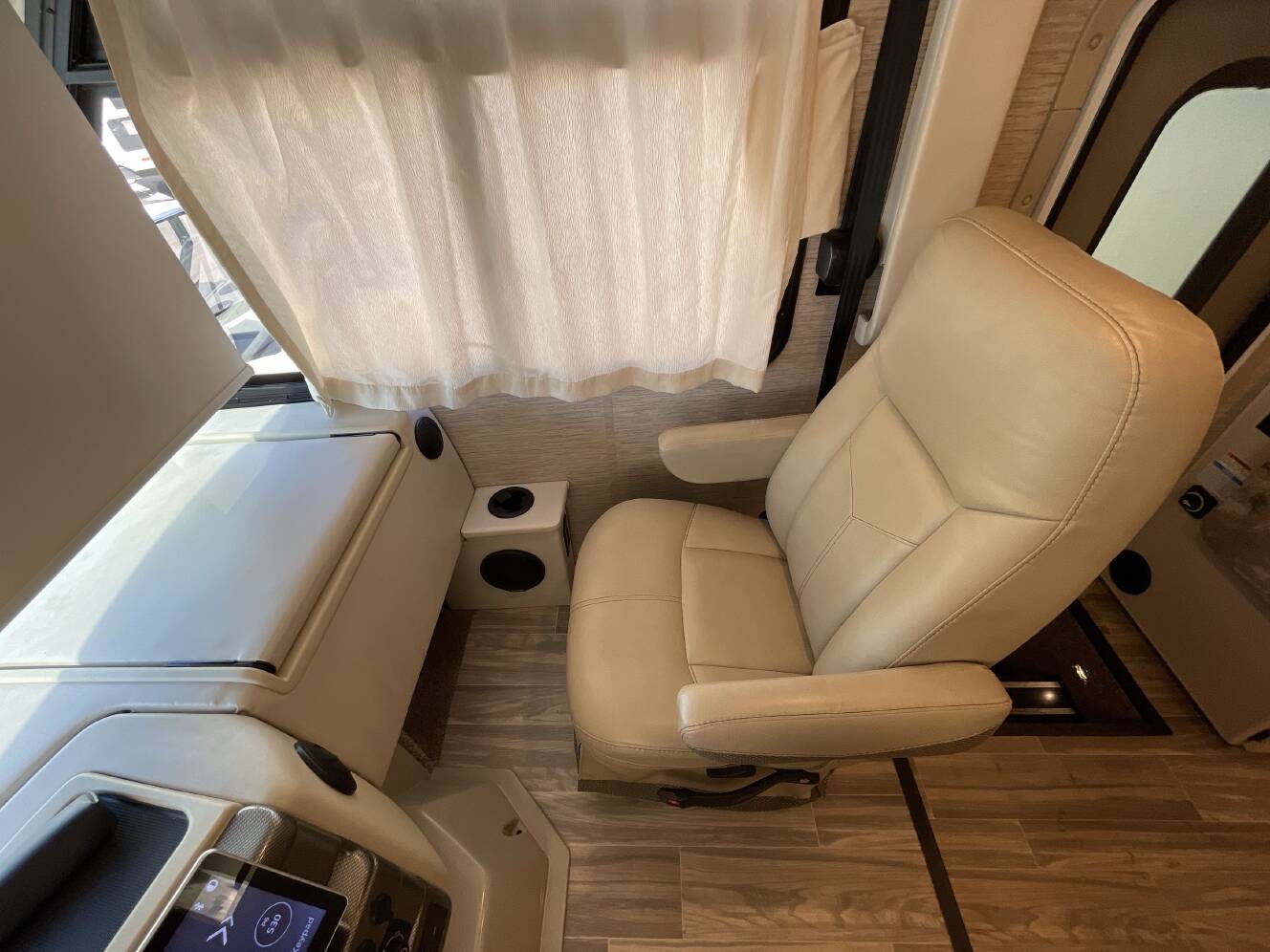 A photo of this 2023 Thor AXIS 24.1