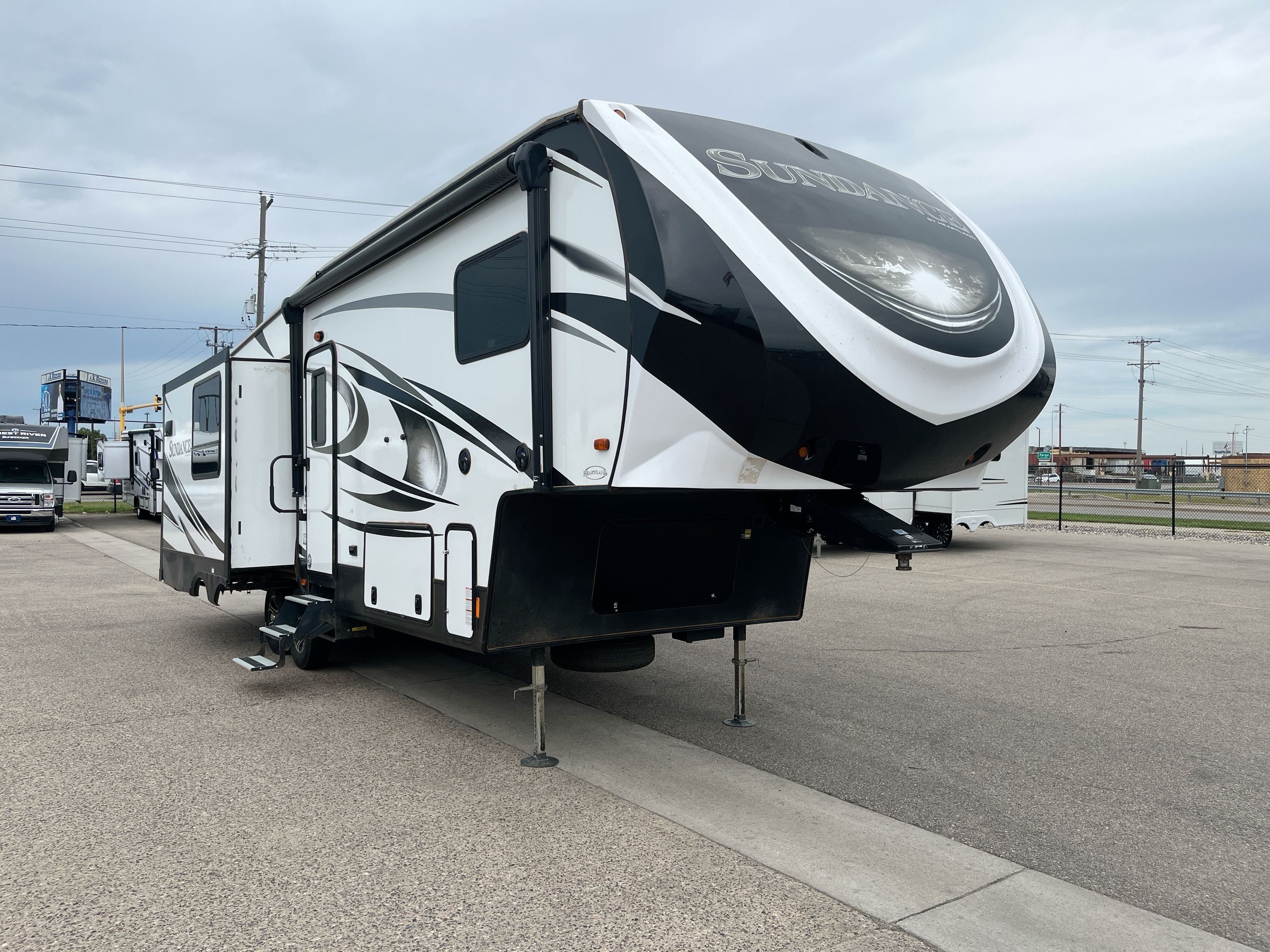 2019 Heartland SUNDANCE S5 273RK RV