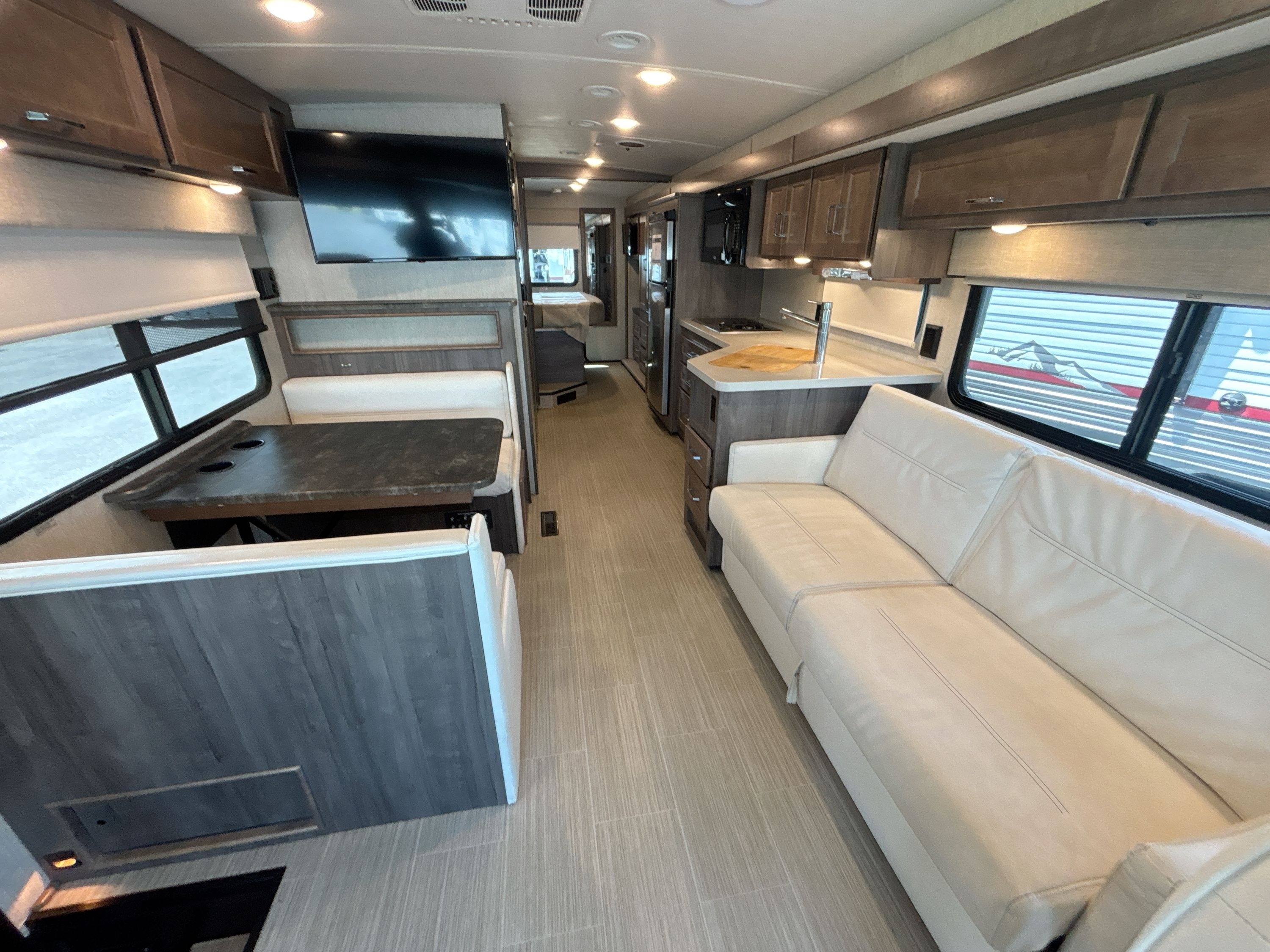 2021 Winnebago ADVENTURER 29B in fort myers FL