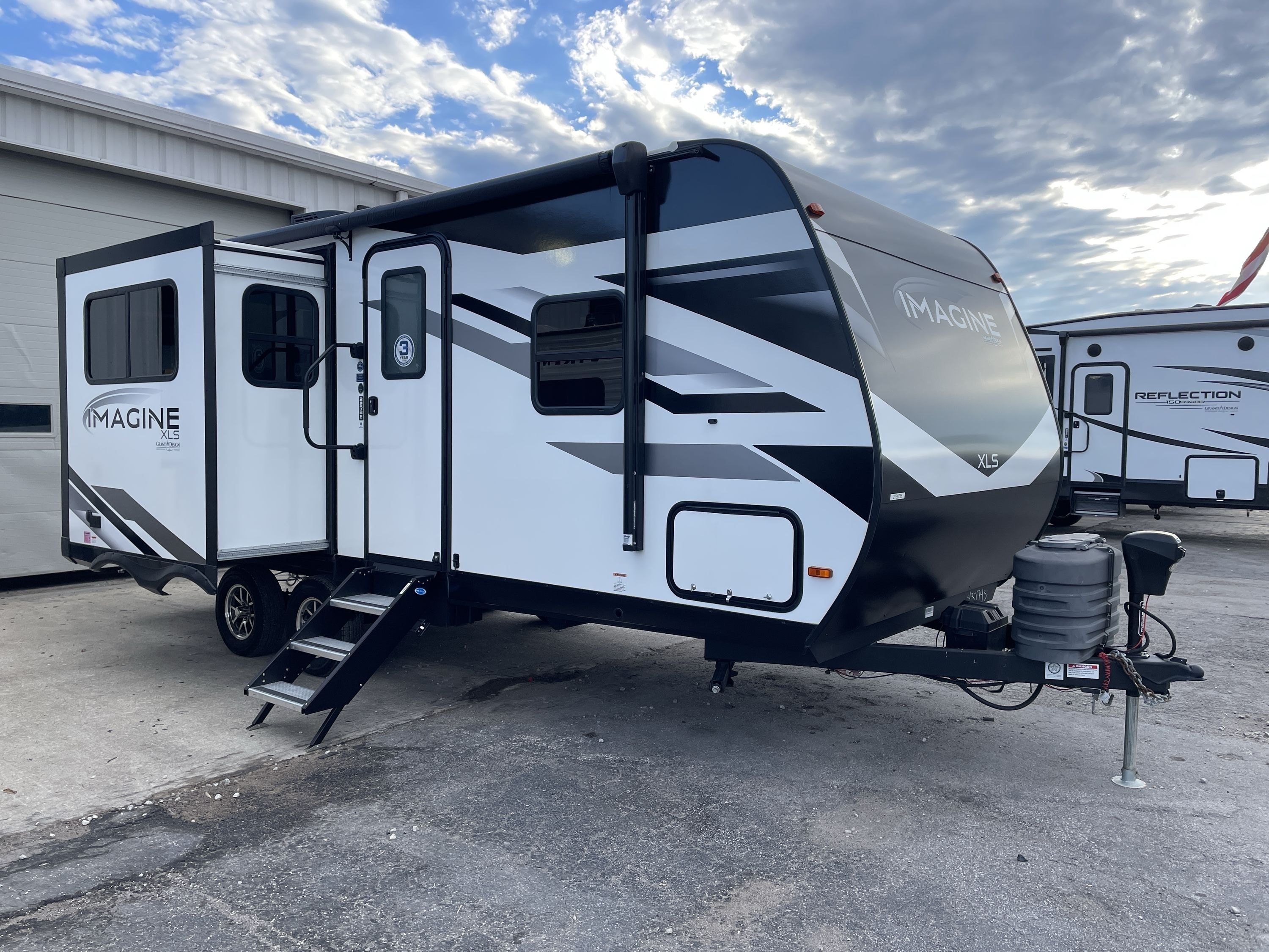 2024 Grand Design IMAGINE XLS 22RBE in grain valley MO
